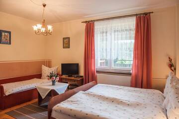 Фото номера Трехместный номер Отели типа «постель и завтрак» Villa Ambra г. Осова 2